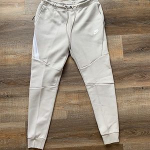 NIKE TECH FLEECE JOGGERS PANTS SIZE M